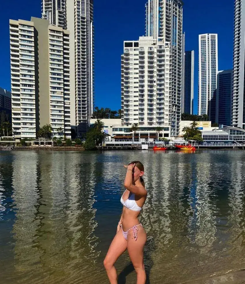 Grace_in_Laurel